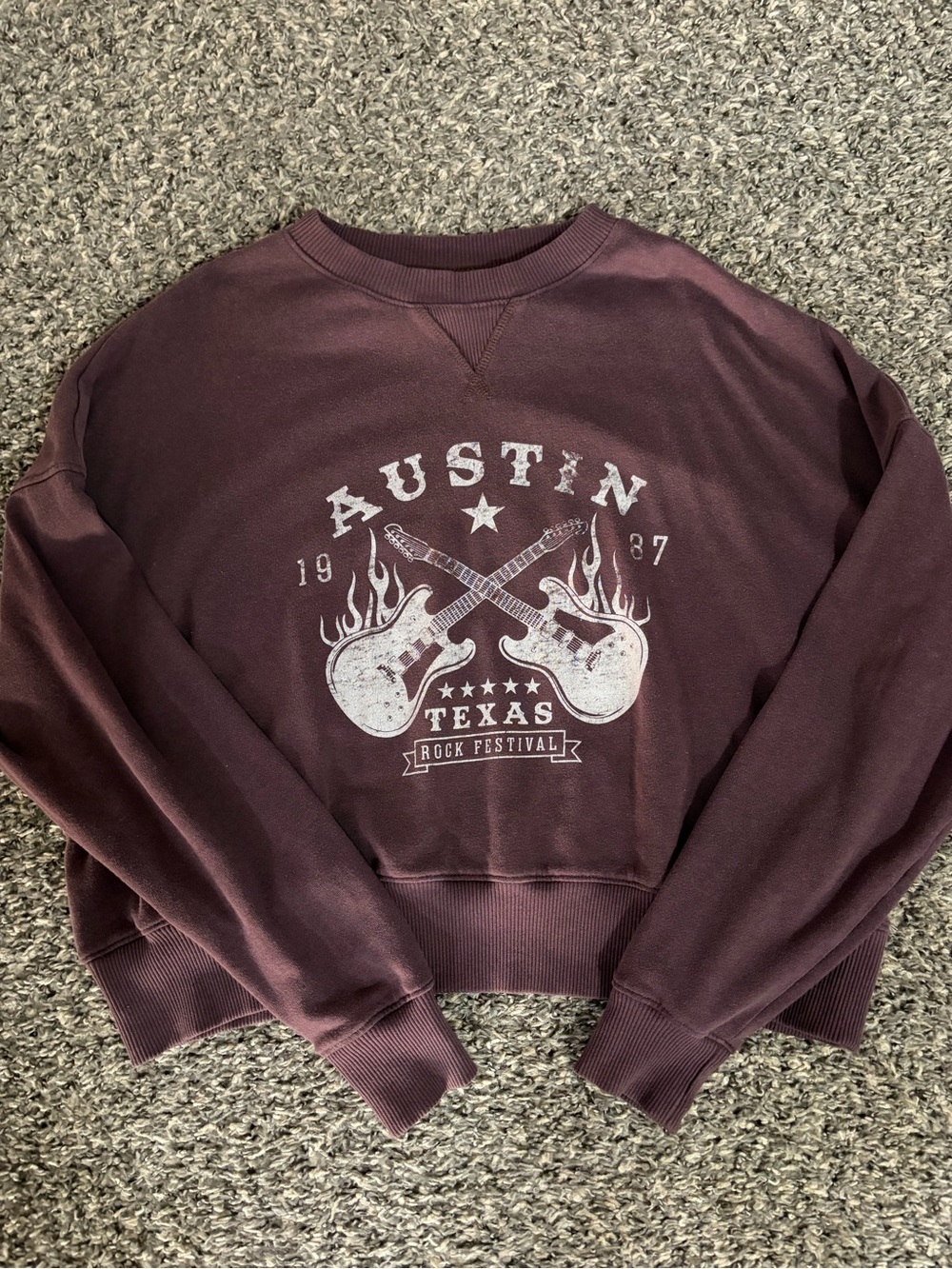 Aeropostale womens Burgundy Graphic Crewneck Sweatshirt